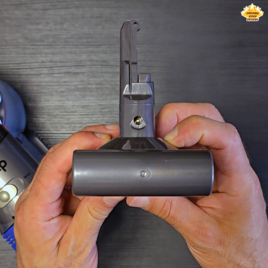 Dyson V8 battery replacement – photo #09