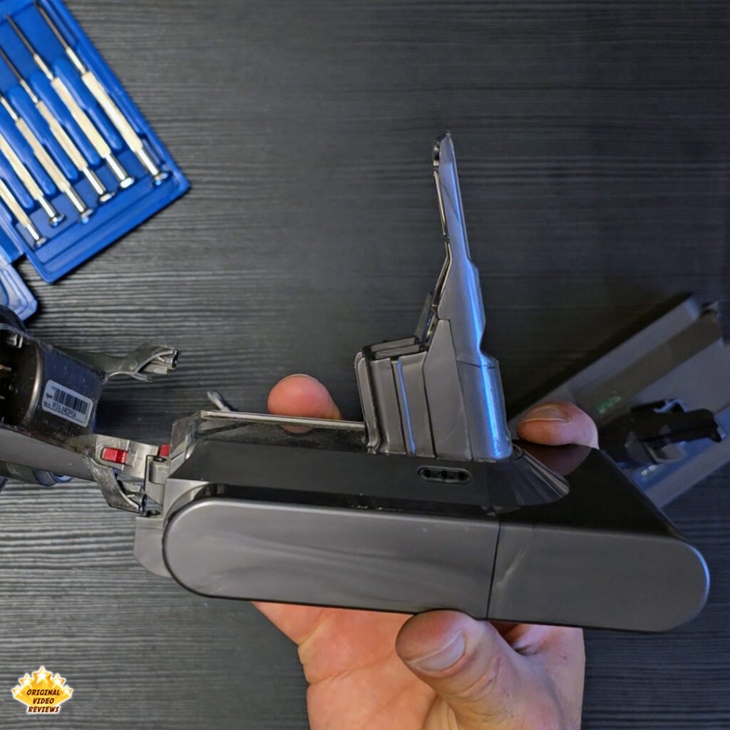 Dyson V8 battery replacement – photo #12