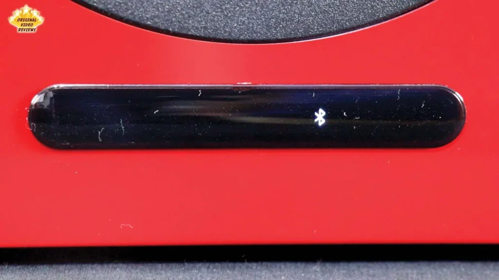 Close-up of the illuminated Bluetooth symbol on the front of the AIRPULSE A100